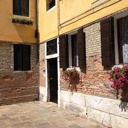 New View Canal Lovers *