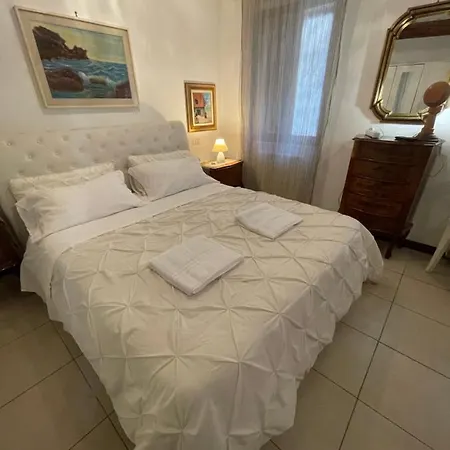 New View Canal Lovers 公寓