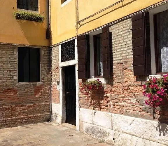 New View Canal Lovers *