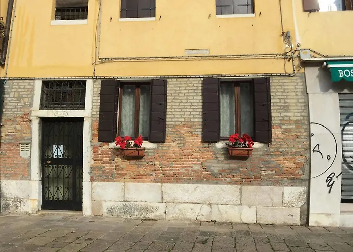 New View Canal Lovers * Venise